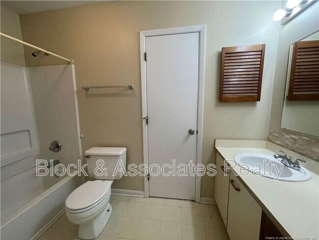 Building Photo - 1000 Wood Creek Dr