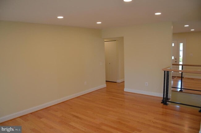 Building Photo - 9012 Paddock Ln