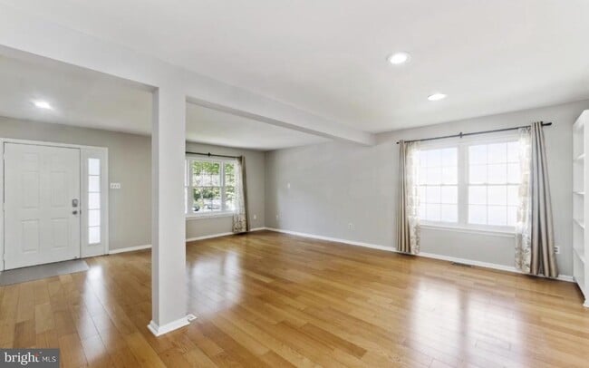 Building Photo - 8746 Ruppert Ct