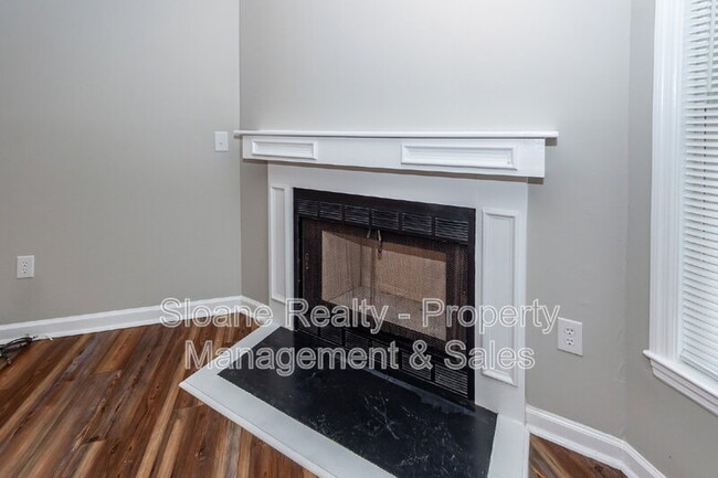Building Photo - 854 Colony Dr