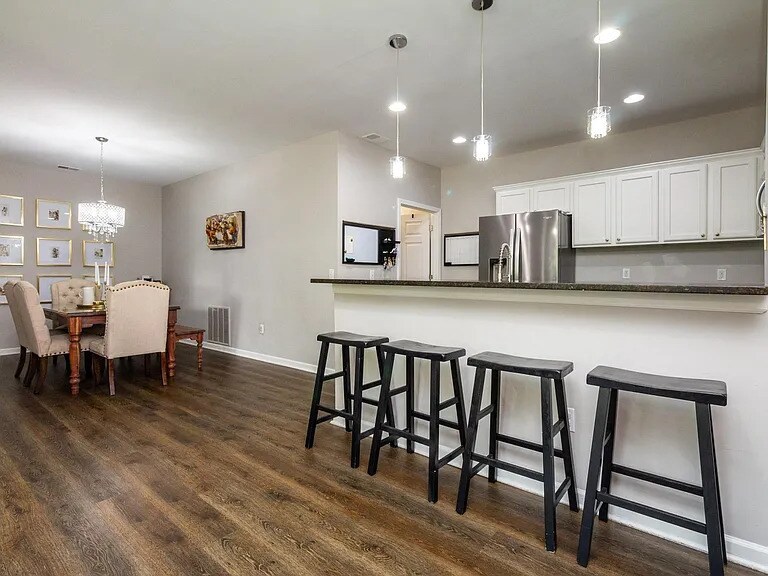 Building Photo - 5439 Twin Oaks Dr