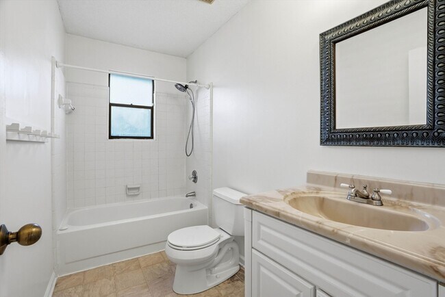 Building Photo - 212 Pheasant Run