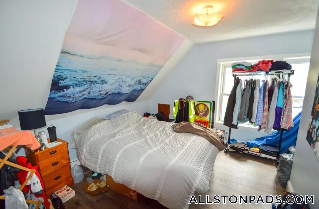 Building Photo - 5 W Sorrento St