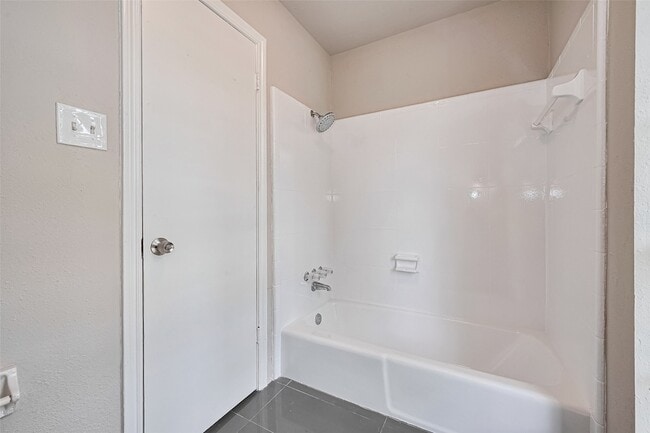 Building Photo - 10815 Creektree Dr
