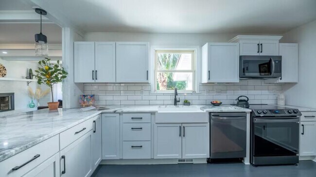 Building Photo - 4959 Parkside Dr