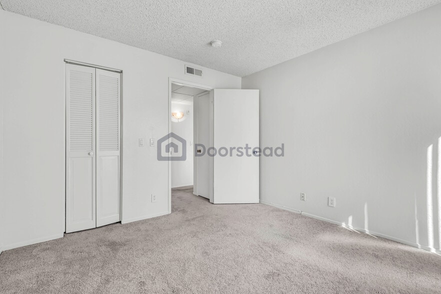 Building Photo - 310 N Civic Dr