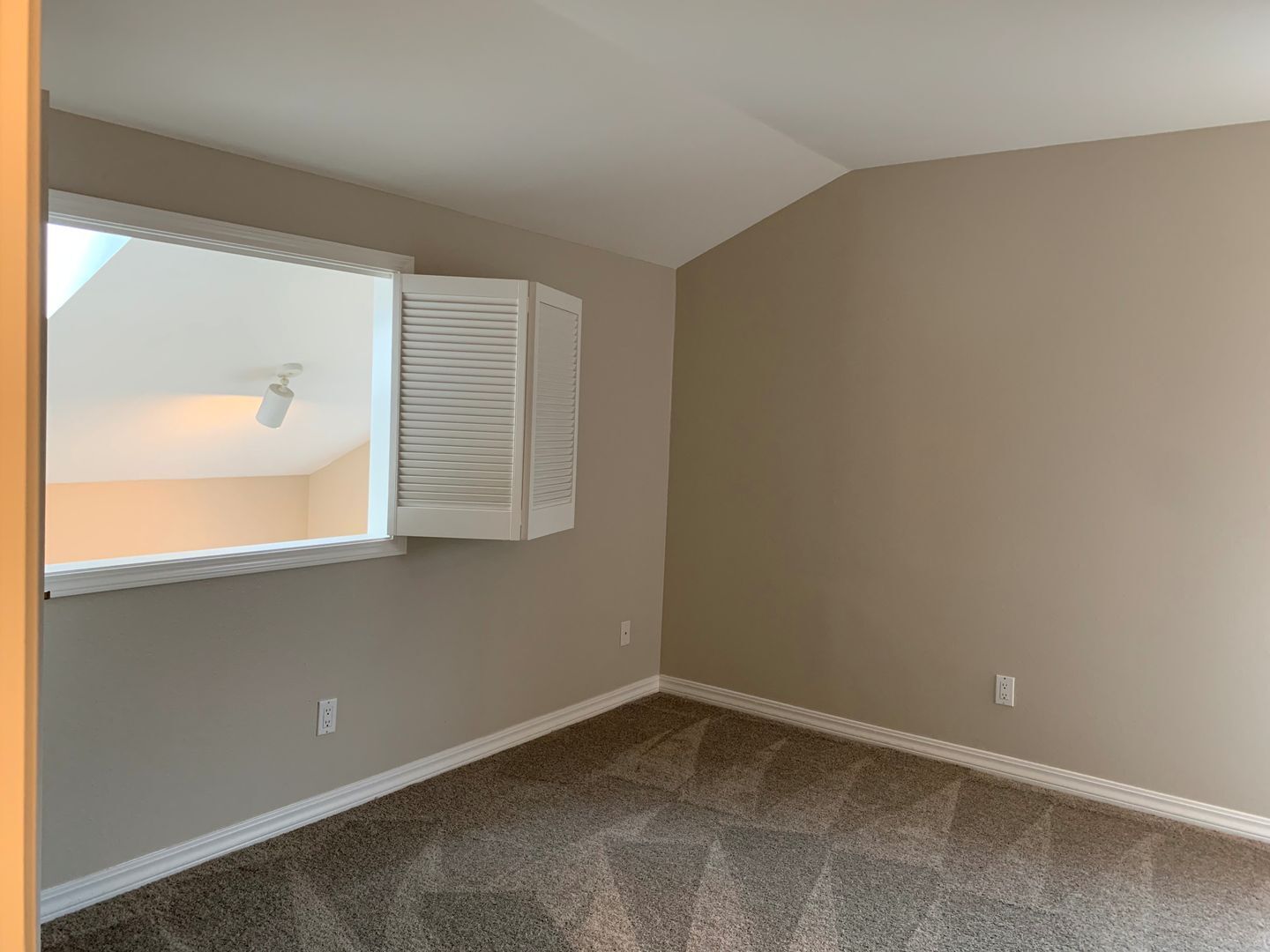 Building Photo - 9613 NW Miller Hill Dr