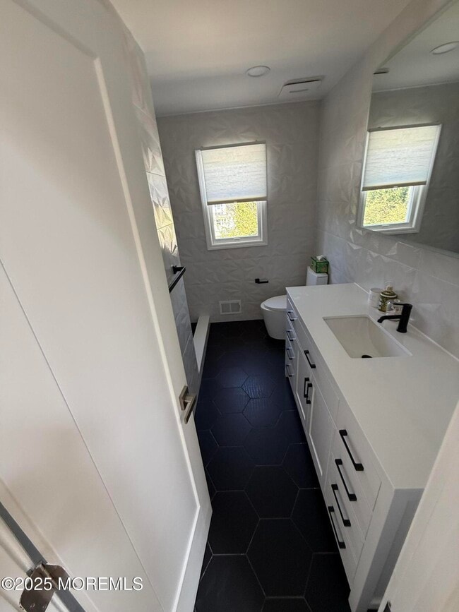 Building Photo - 445 Slocum Pl