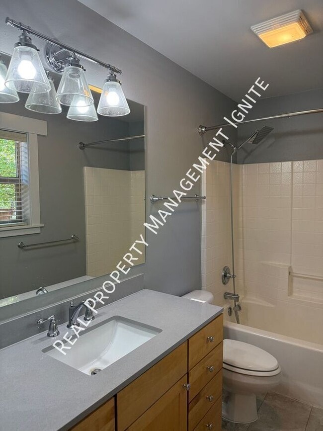 Building Photo - 2955 N W Bordeaux Ln