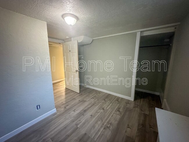 Building Photo - 889 Bel Mar Dr