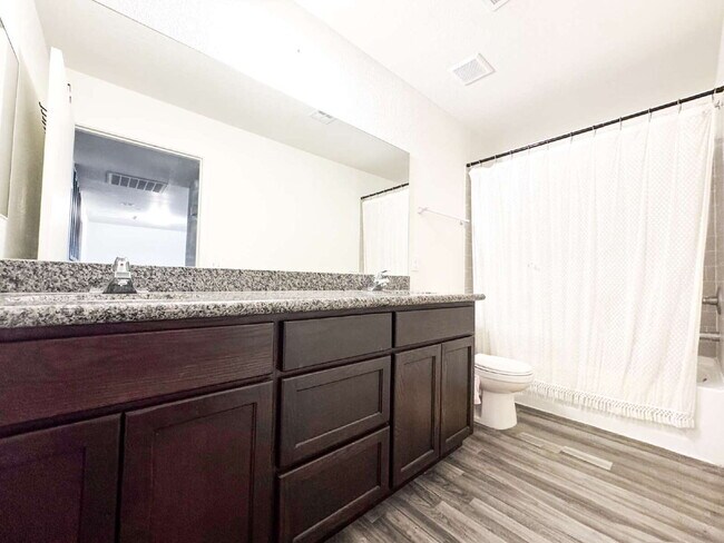 Building Photo - "Spacious 4-Bed, 3-Bath Condo in Desert Sky!"