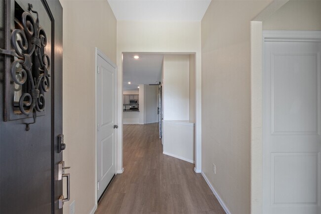 Building Photo - 323 Jewett Meadow Dr