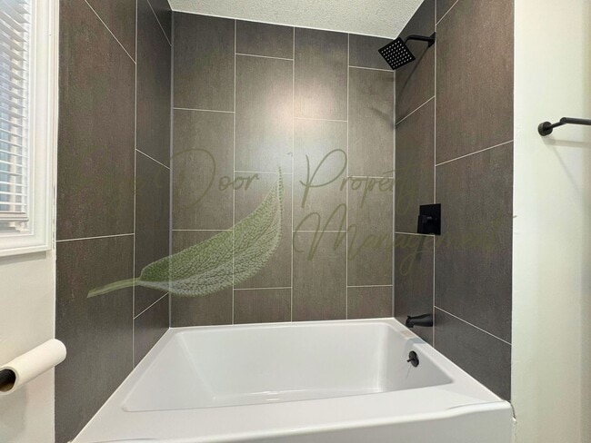 Building Photo - WELCOME HOME TO COMFORT & STYLE