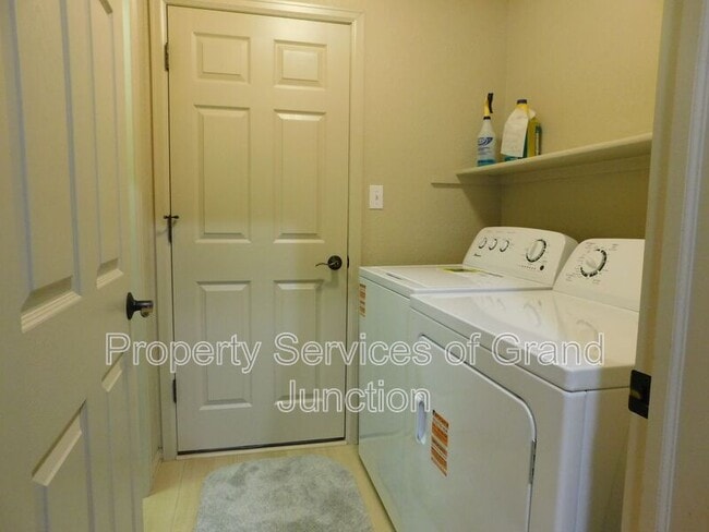 Building Photo - 1213 E Carolina Ave