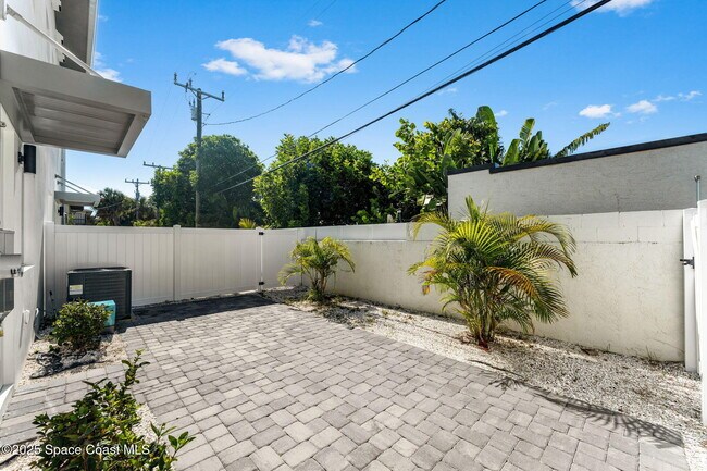 Building Photo - 106 4th Ave