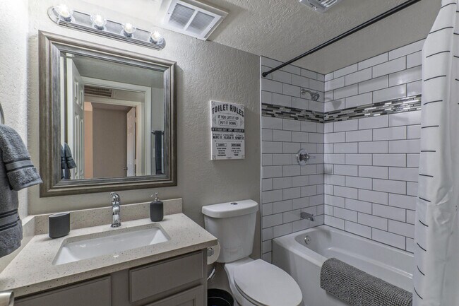 Building Photo - 3402 N 32nd St