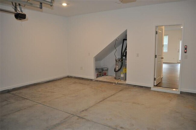 Building Photo - 5830 Flint Ln