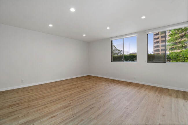 Building Photo - 10433 Wilshire Blvd