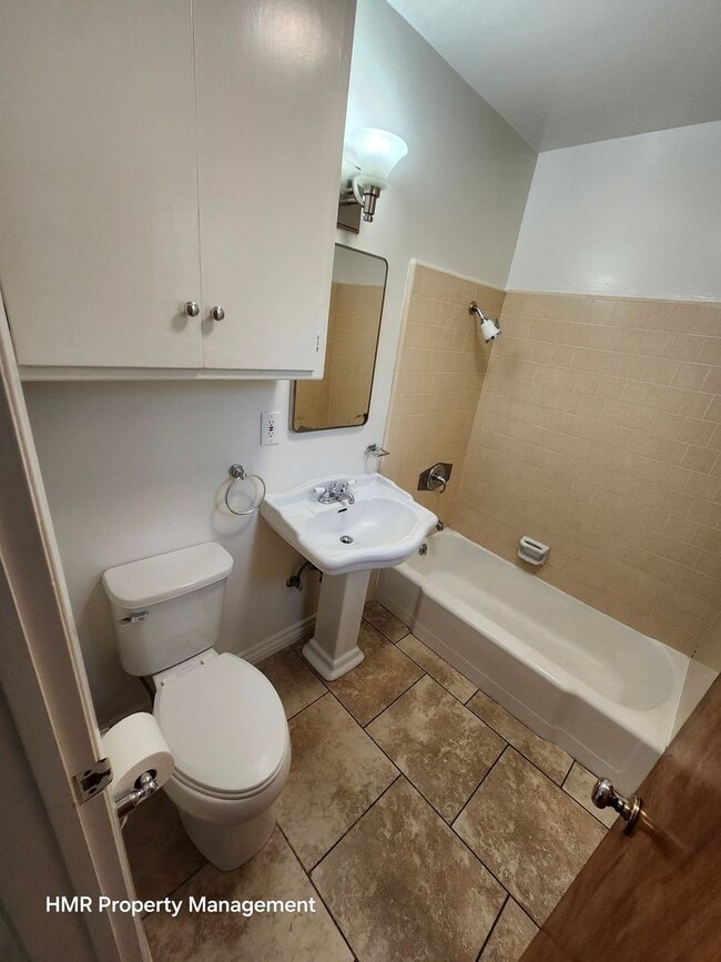 Building Photo - Beautilful 1-bedroom Upstairs Apartment in Pomona