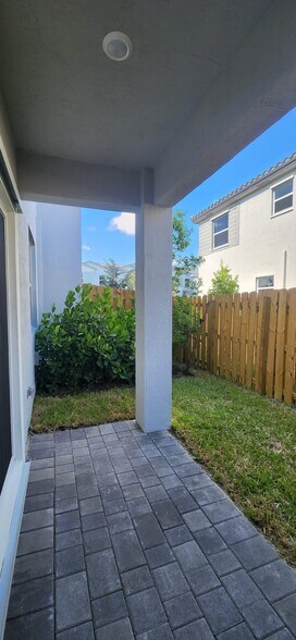 Building Photo - 105 SW 184th Pl