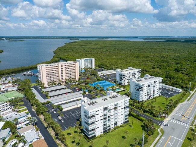 Building Photo - 5167 N Hwy A1A