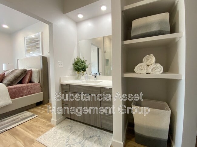 Building Photo - 1683 Midtown Pl