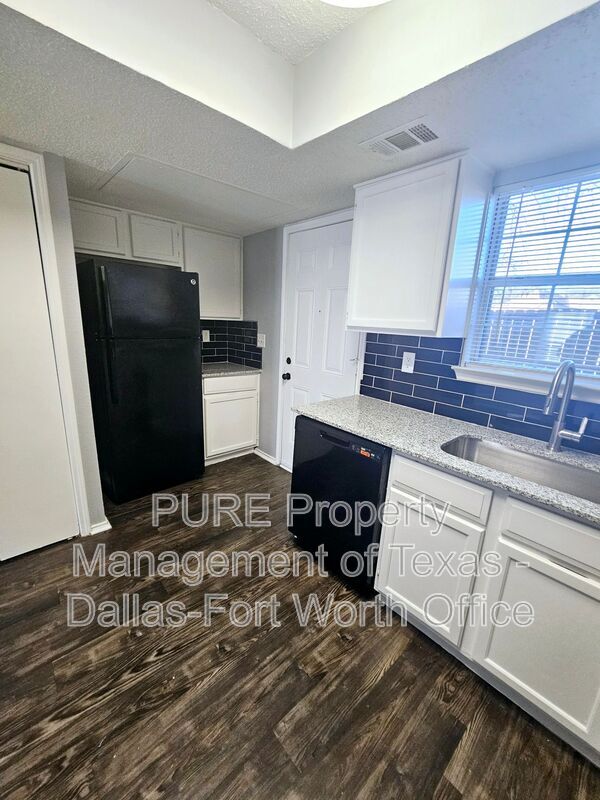 Building Photo - 4004 W Pioneer Dr
