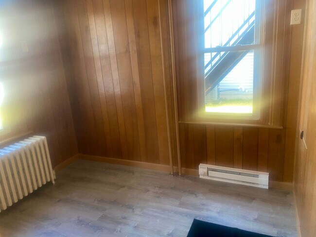 Building Photo - 138 N 9th St