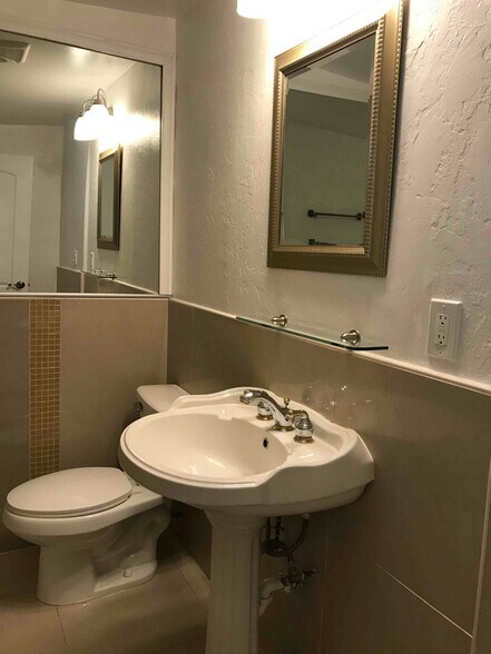 Building Photo - 7237 Milton Ave