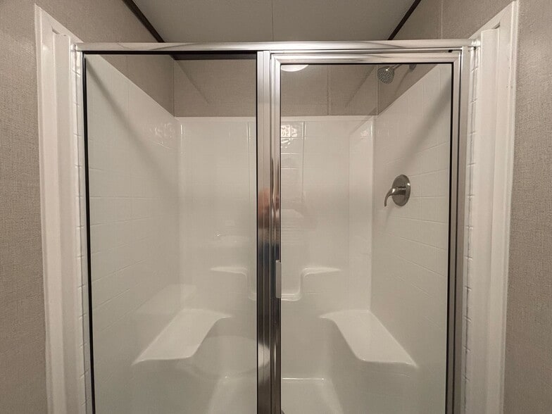 Building Photo - 204 Linda St