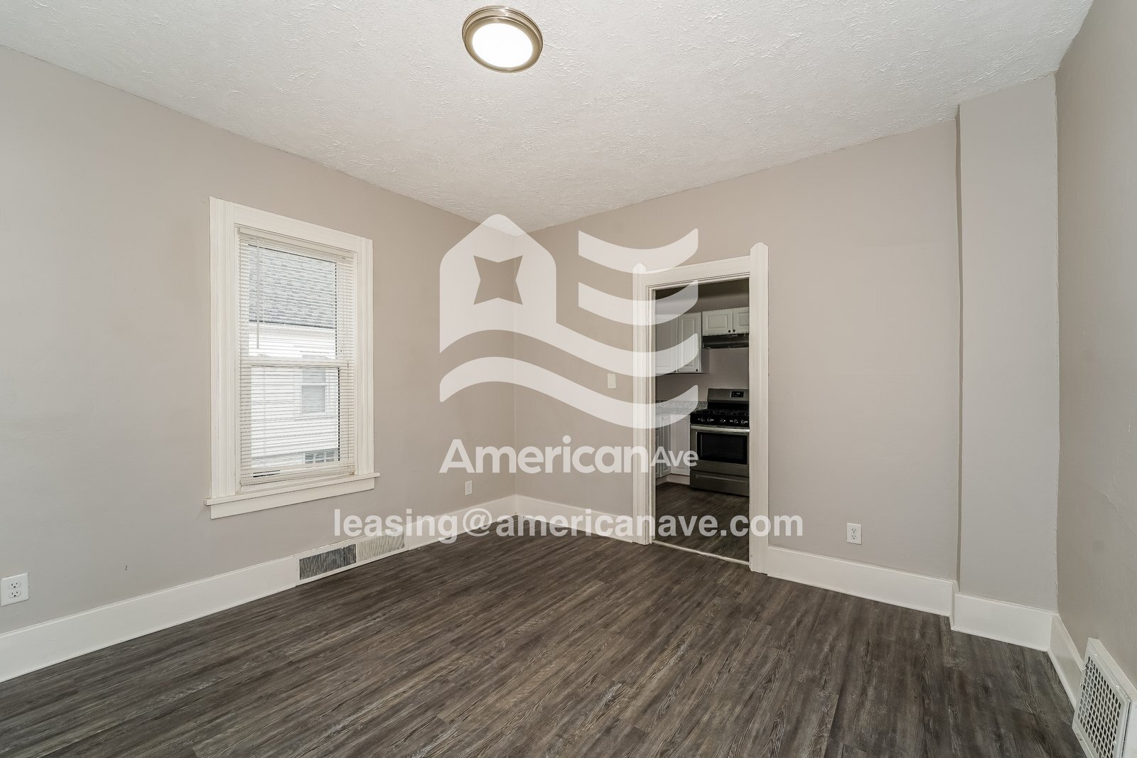 Building Photo - 912 E 34th St