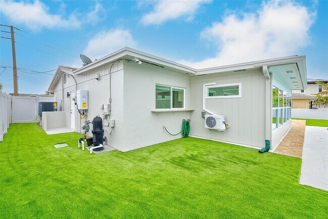 Building Photo - 5434 Oakhurst Dr