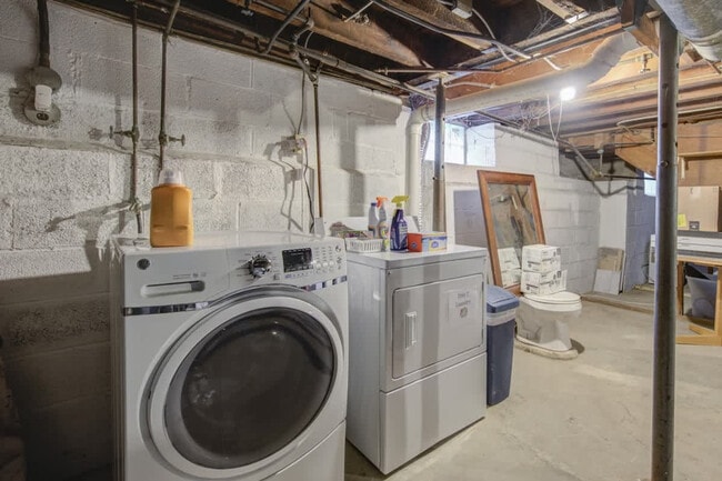 Building Photo - 16806 Pilgrim Ave