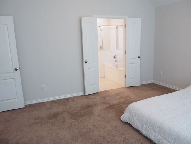 Building Photo - Must See 4 Bed 3 Bath Home in Aubrey