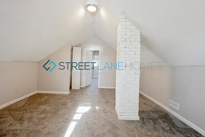 Building Photo - 723 3rd St