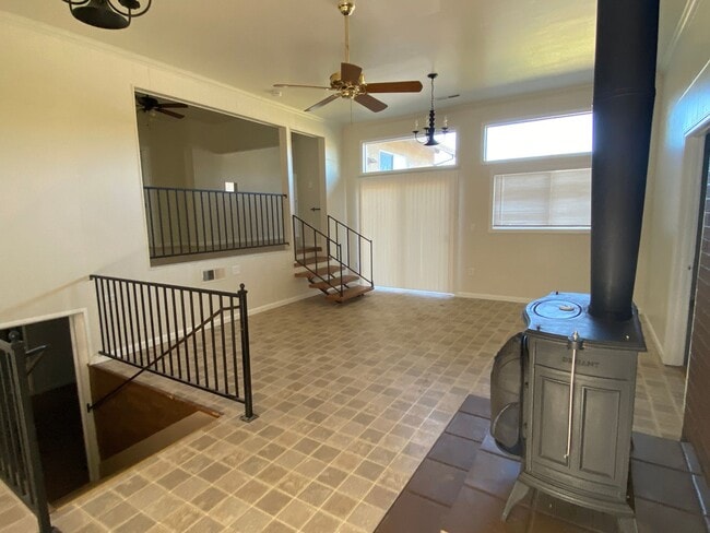 Building Photo - Large 3bd 2 ba home with a great country feel.