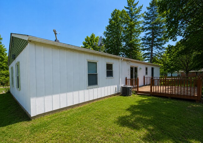 Building Photo - 4511 N Kenmore Rd