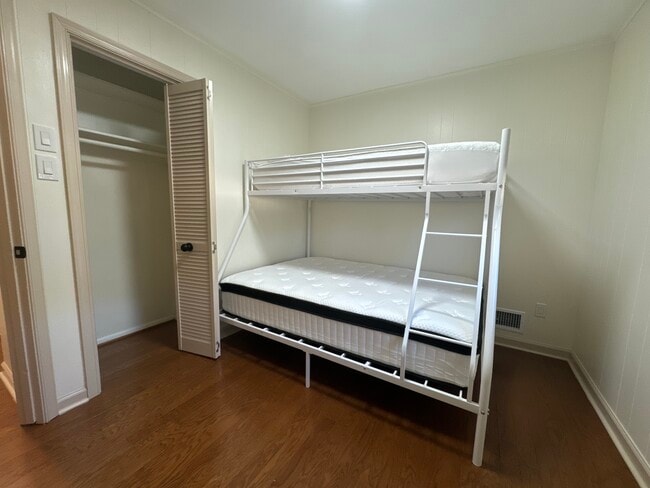 Building Photo - 7517 Murillo St