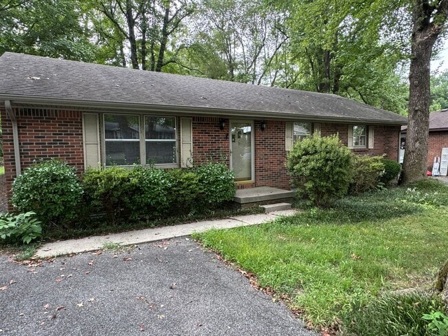 Building Photo - Lone Oak House