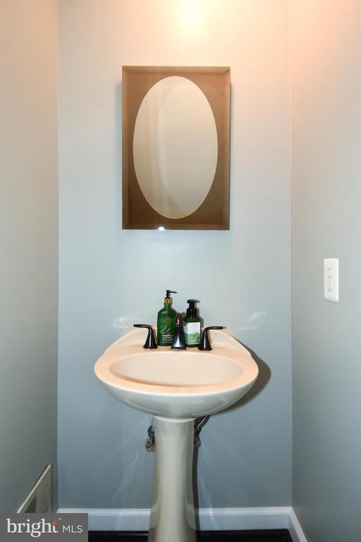 Building Photo - 406 Fortress Way