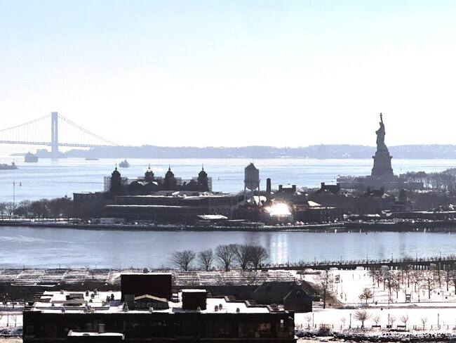 Building Photo - 105 Greene St