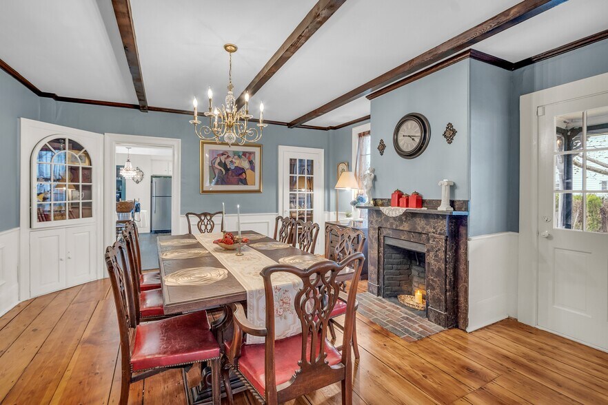 Dining room, 1st floor - 205 Main St