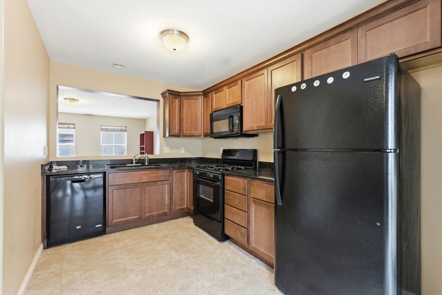 Building Photo - 174 Finlay Dr