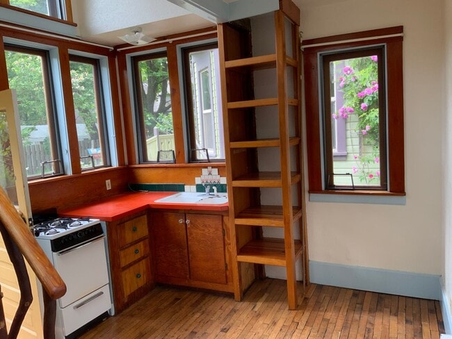 Building Photo - Studio House in Whiteaker Area