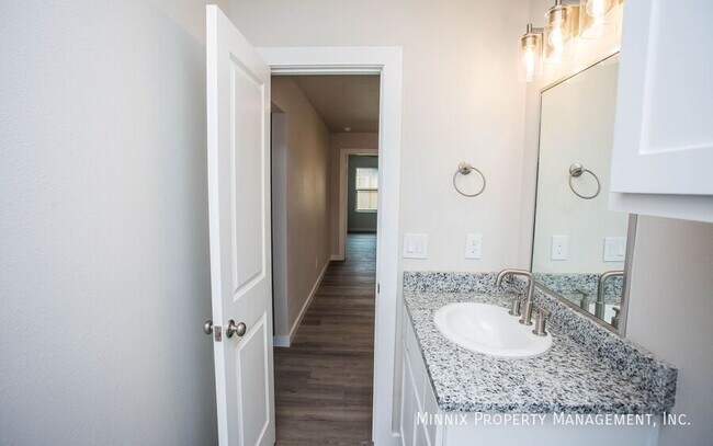 Building Photo - 310 E 77th St