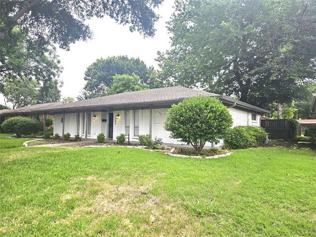 Building Photo - 1304 Oakhill Dr
