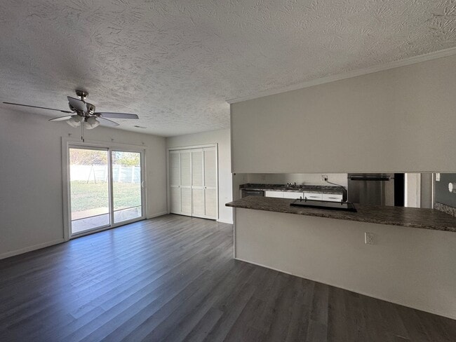 Building Photo - Charming 3 Bed 2 Bath Home with Fenced Yard