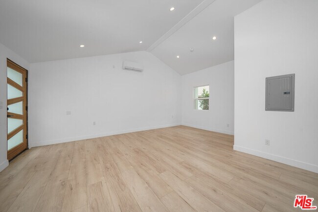 Building Photo - 6835 Yolanda Ave