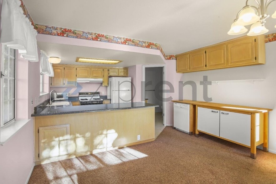 Building Photo - 44606 Silver Spur Trail