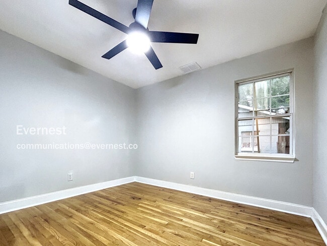Building Photo - 1180 Garibaldi St SW